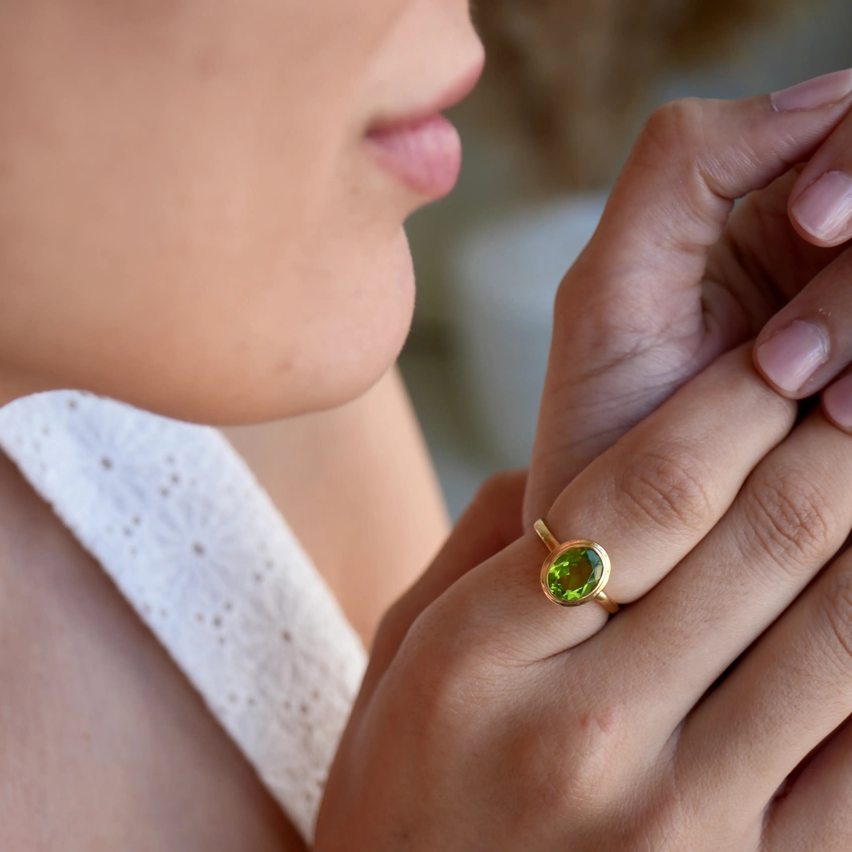 Kai 14k Gold Bella North-South Natural 2.0ctw Oval Peridot Ring