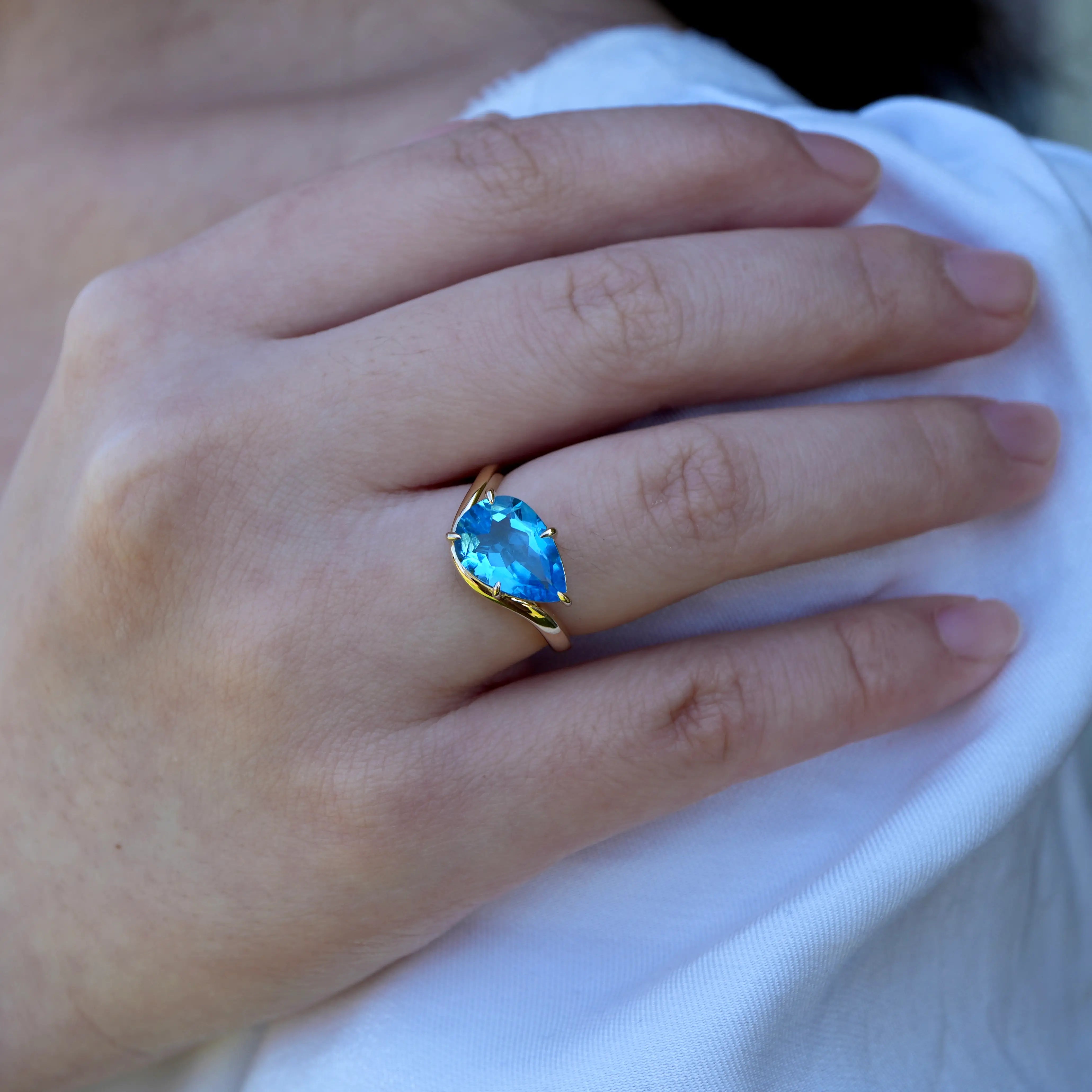 Ocean Wave Swiss Blue Natural Oval Topaz East-West Ring in 14k yellow gold