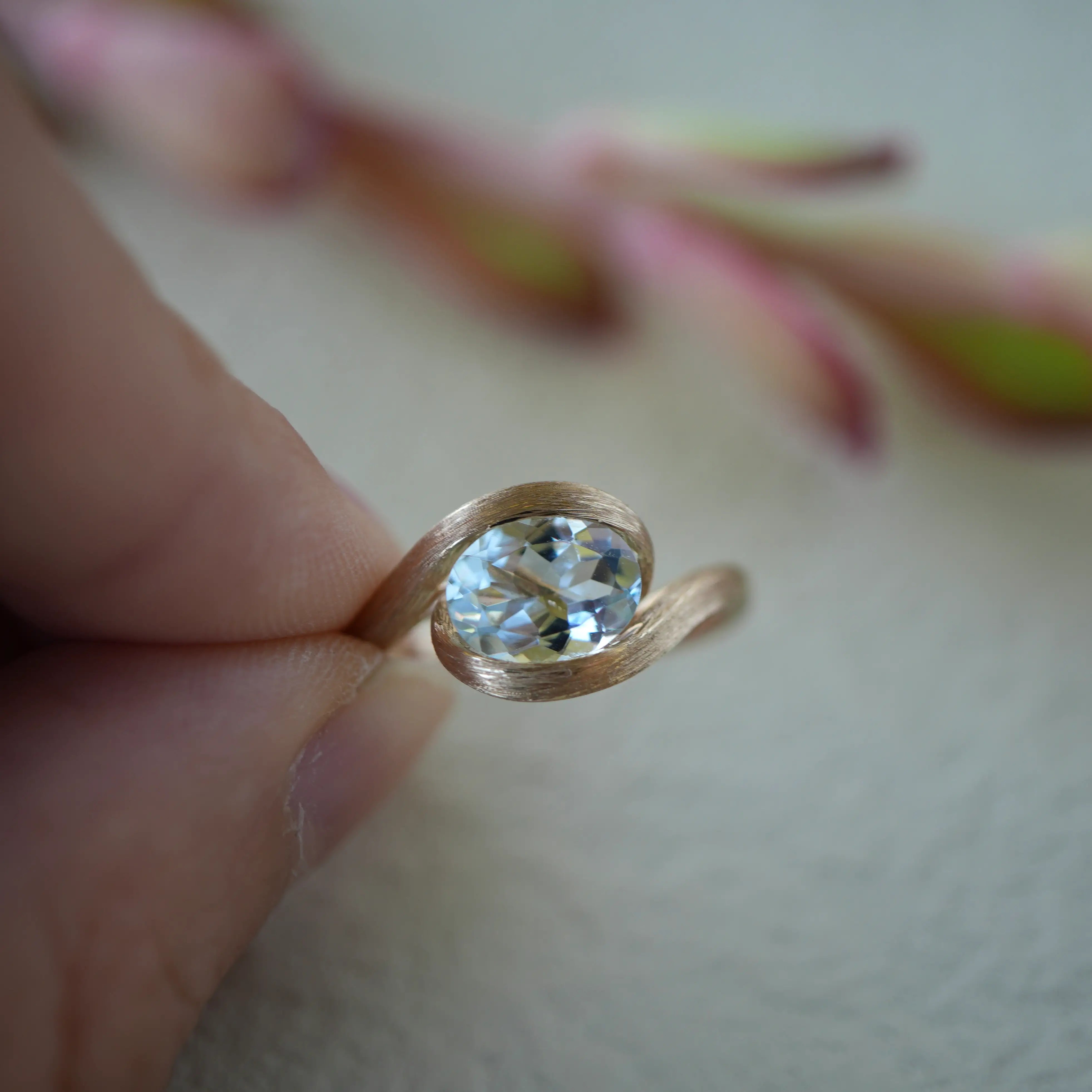 Eternal Wave Oval Natural Aquamarine East-West Ring 14k yellow gold