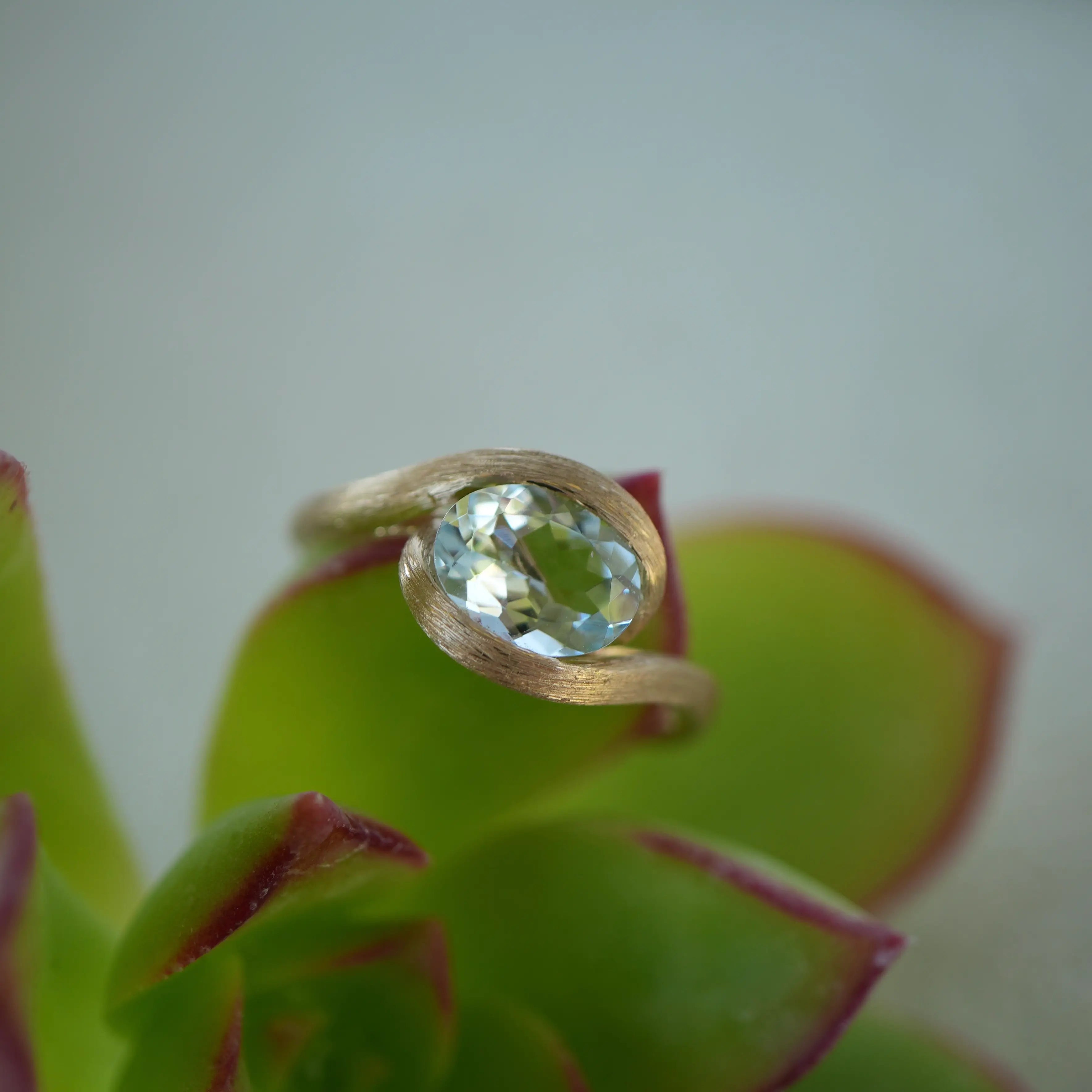 Eternal Wave Oval Natural Aquamarine East-West Ring 14k yellow gold