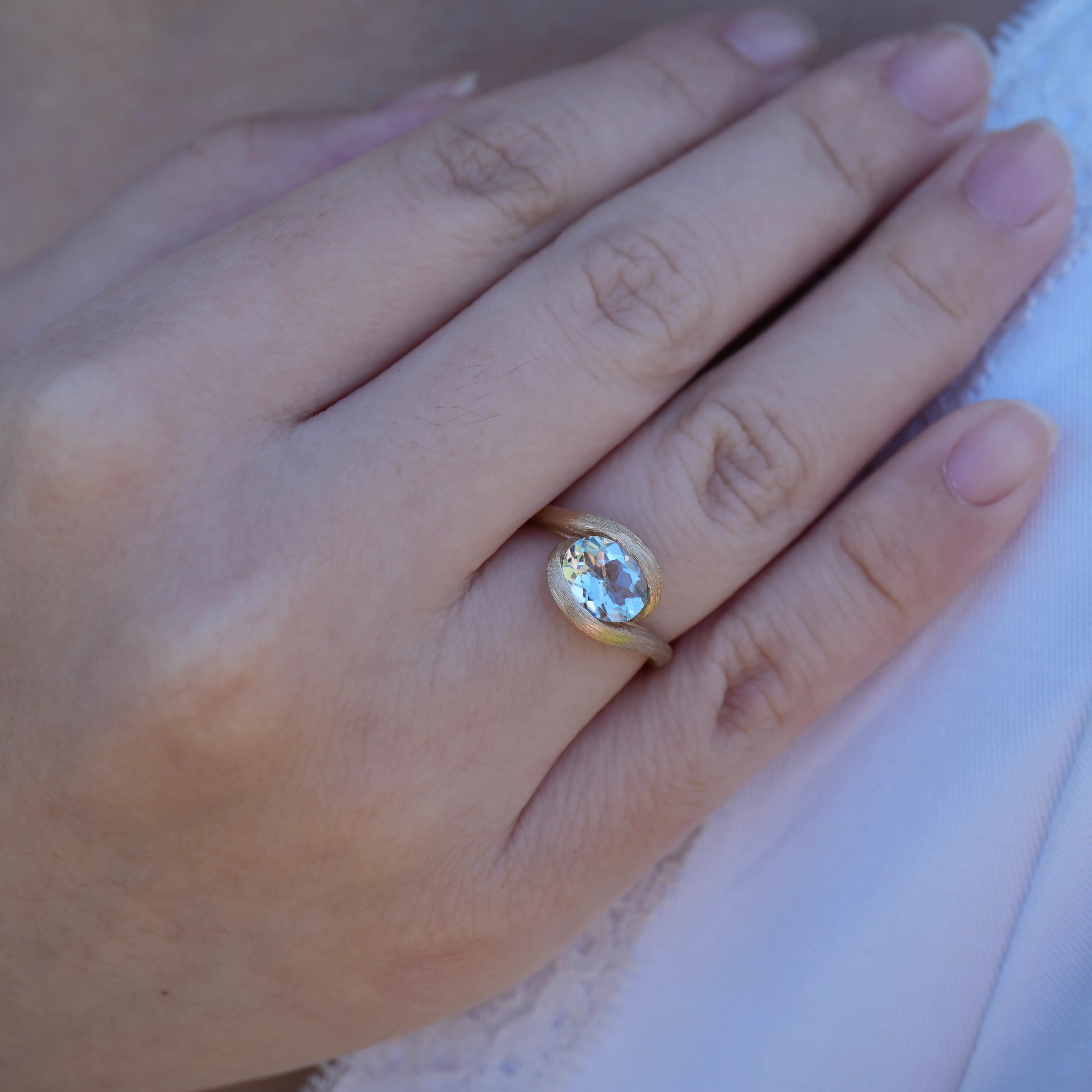 Eternal Wave Oval Natural Aquamarine East-West Ring 14k yellow gold
