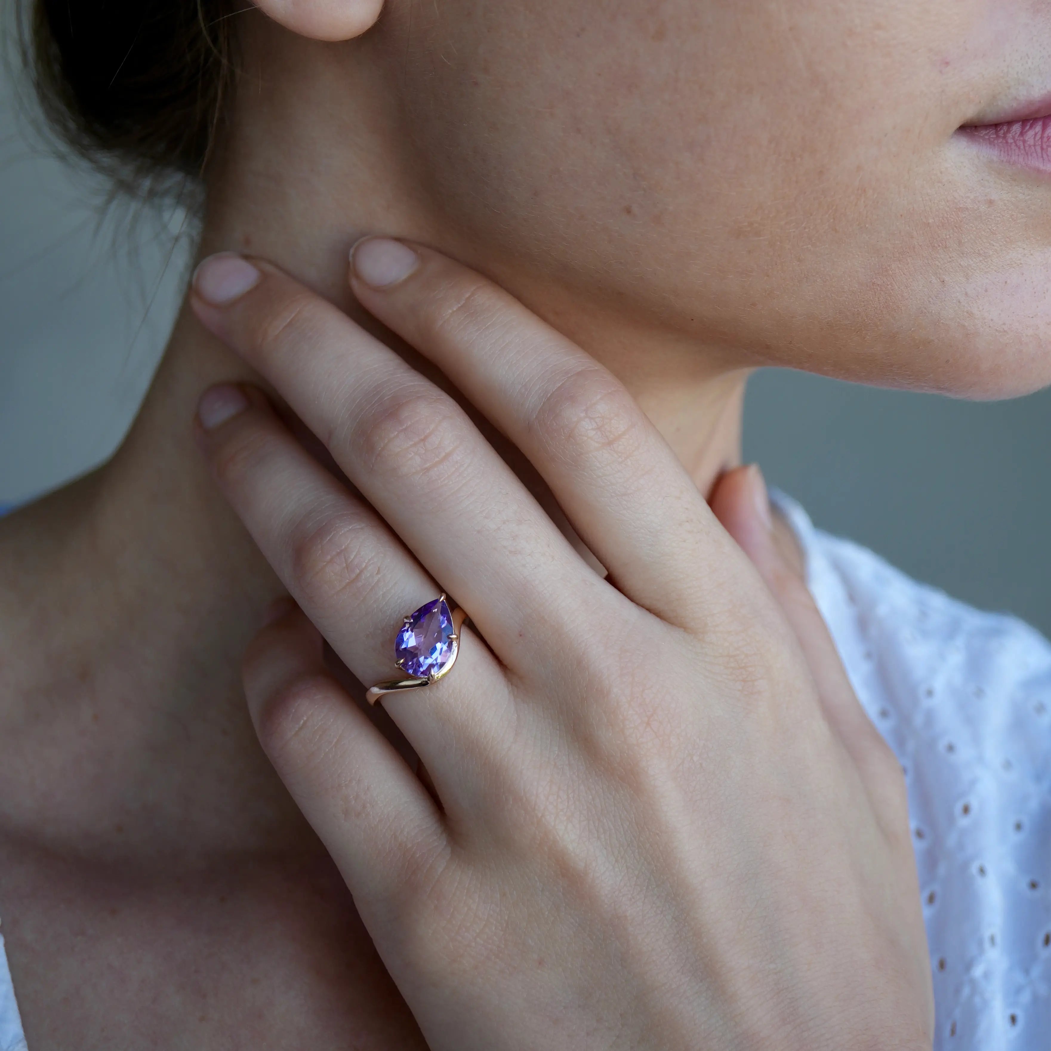 Ocean Wave natural Amethyst East-West Ring 14k rose gold