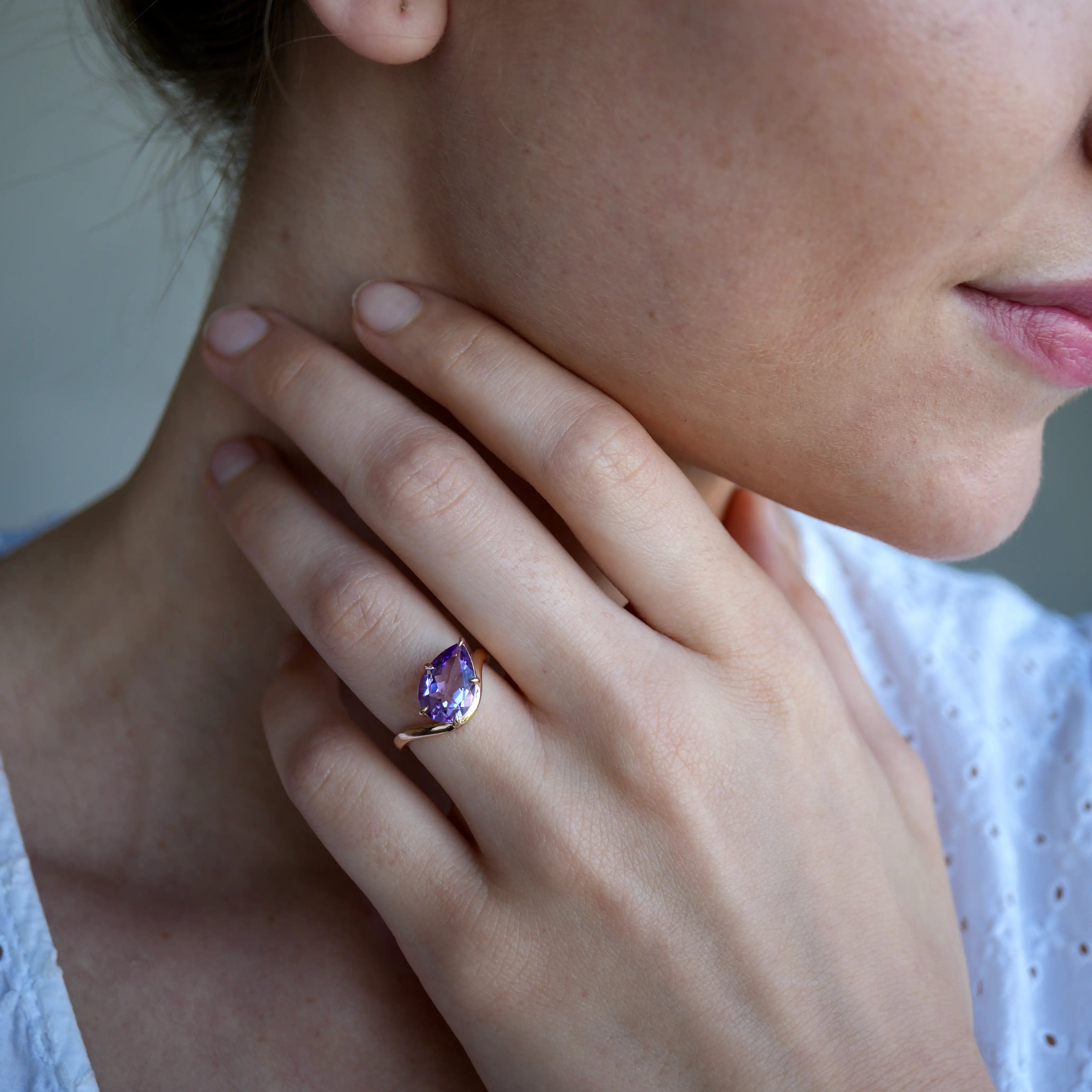 Ocean Wave natural Amethyst East-West Ring 14k rose gold