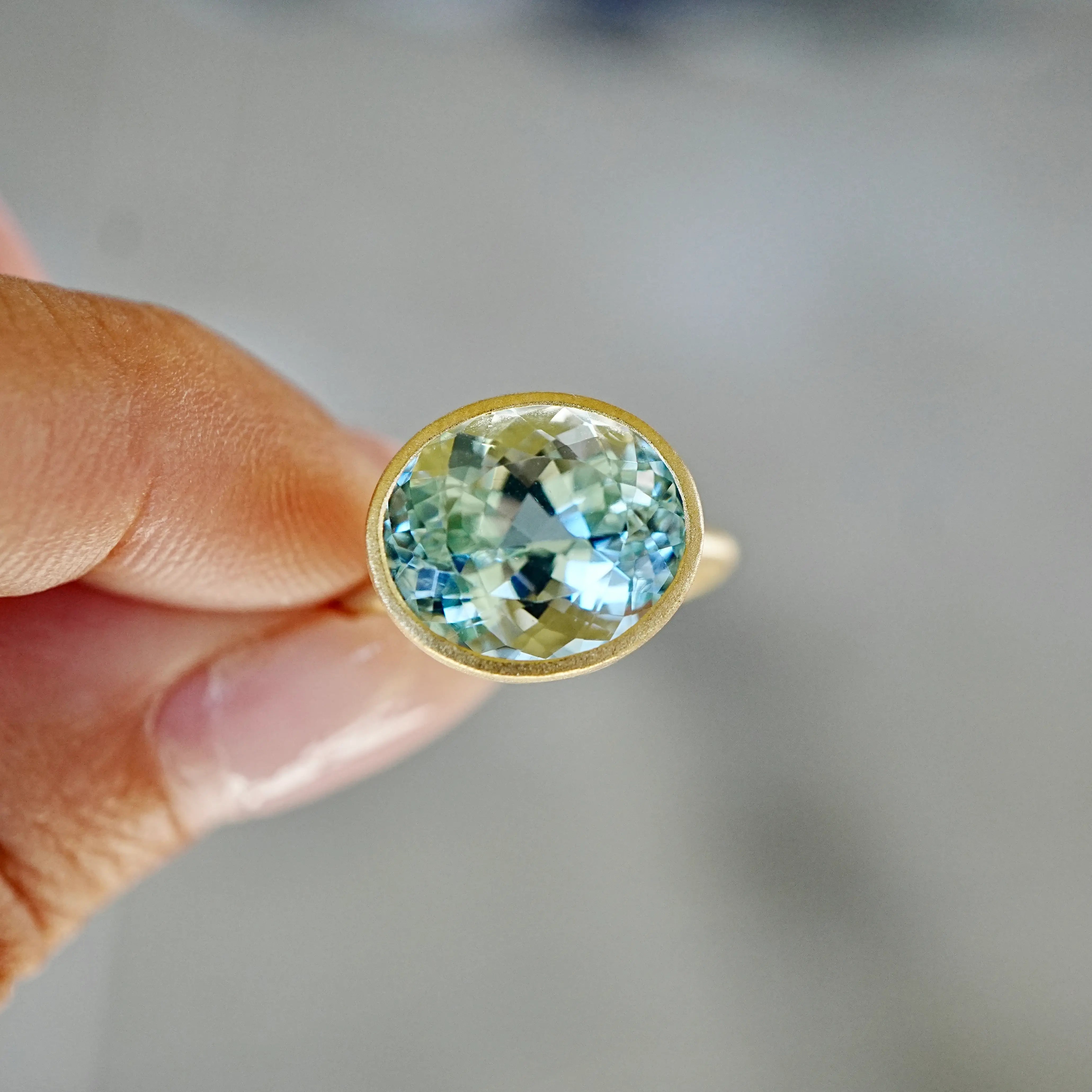 kai fine jewelry One-of-a-Kind 6.83ct Aria Arch Guild Certified Santa Maria Aquamarine East-West Ring in 14k gold