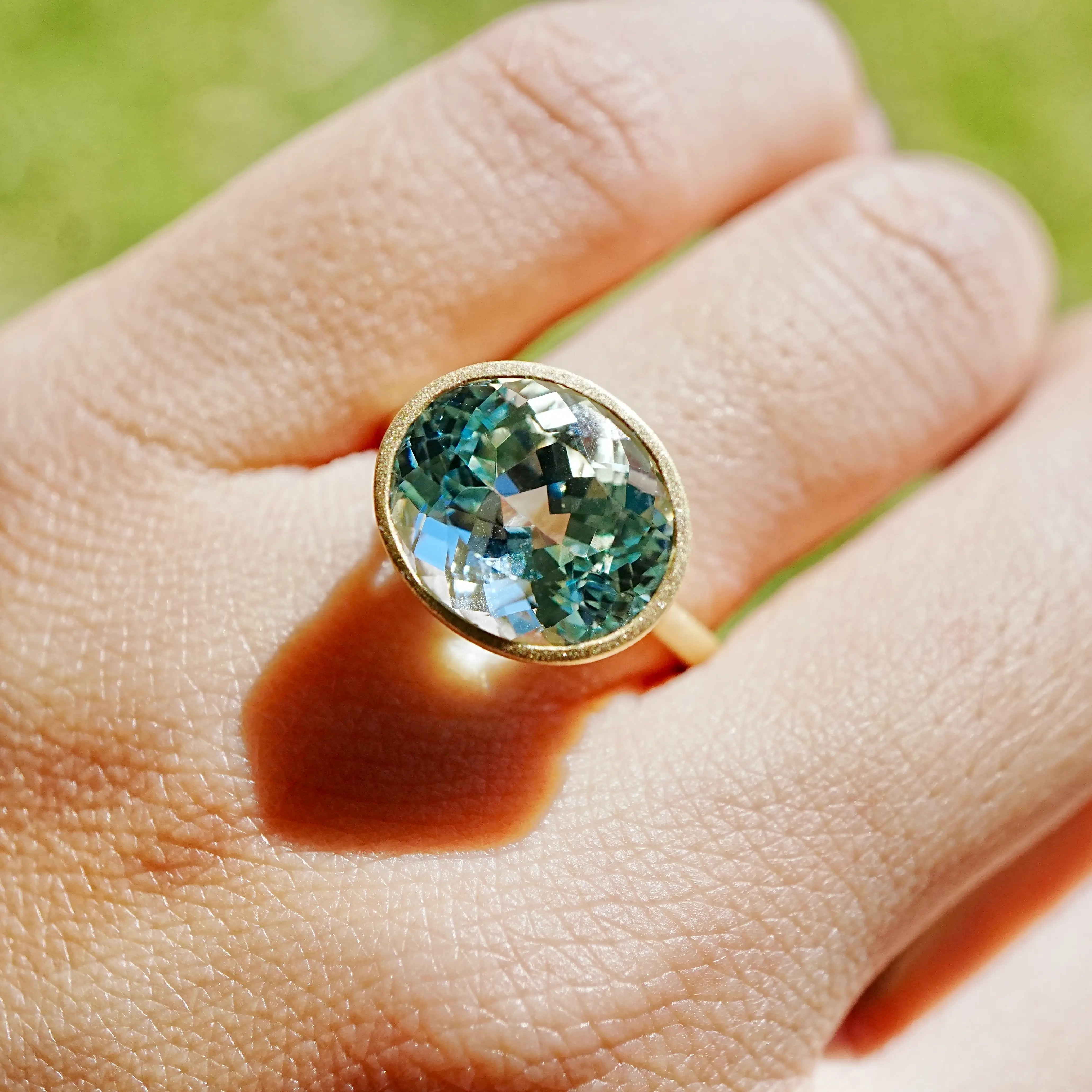 kai fine jewelry One-of-a-Kind 6.83ct Aria Arch Guild Certified Santa Maria Aquamarine East-West Ring in 14k gold