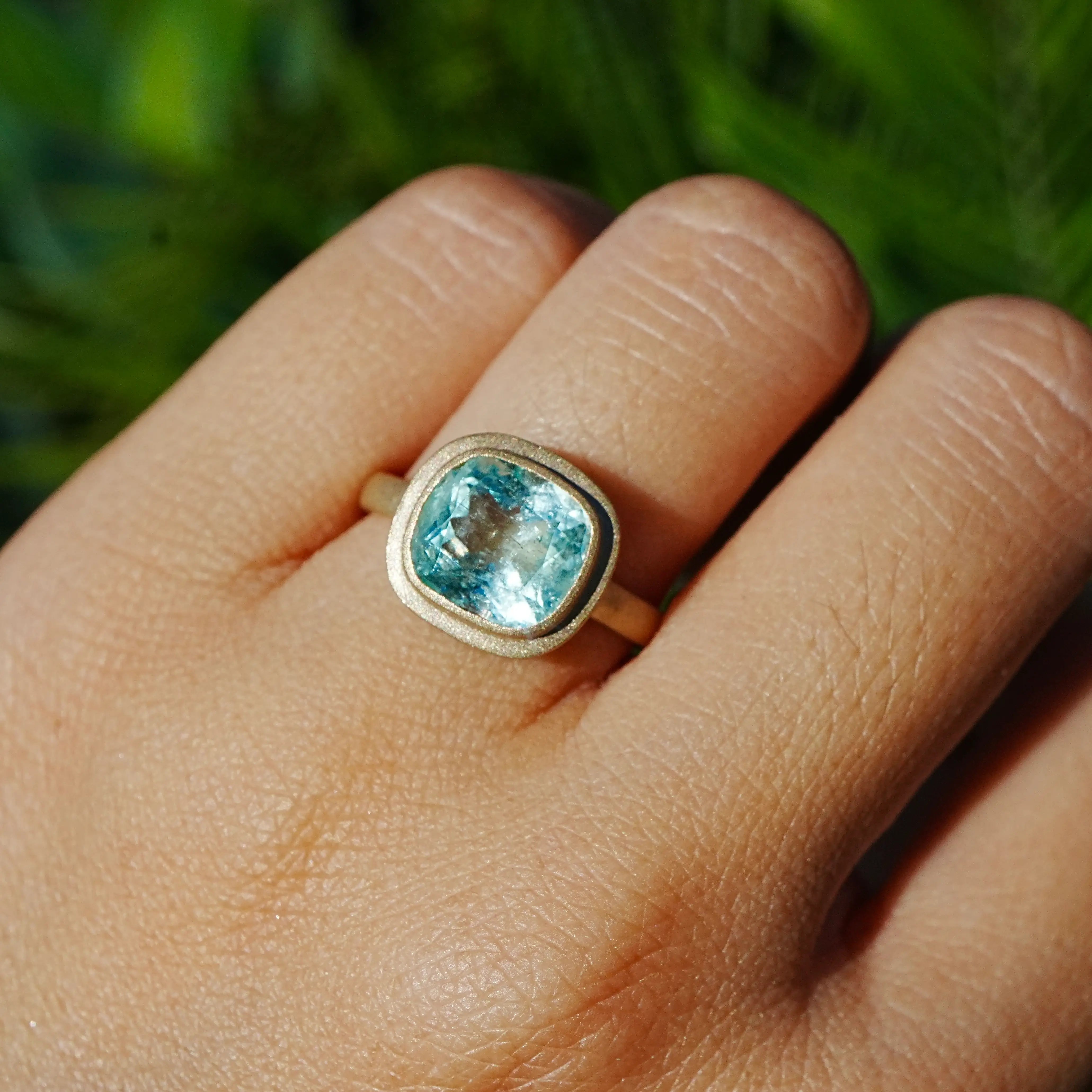 Aria Arch 2.70 ct Natural Vanadium Beryl Ring 14k yellow gold (One-of-a-Kind)
