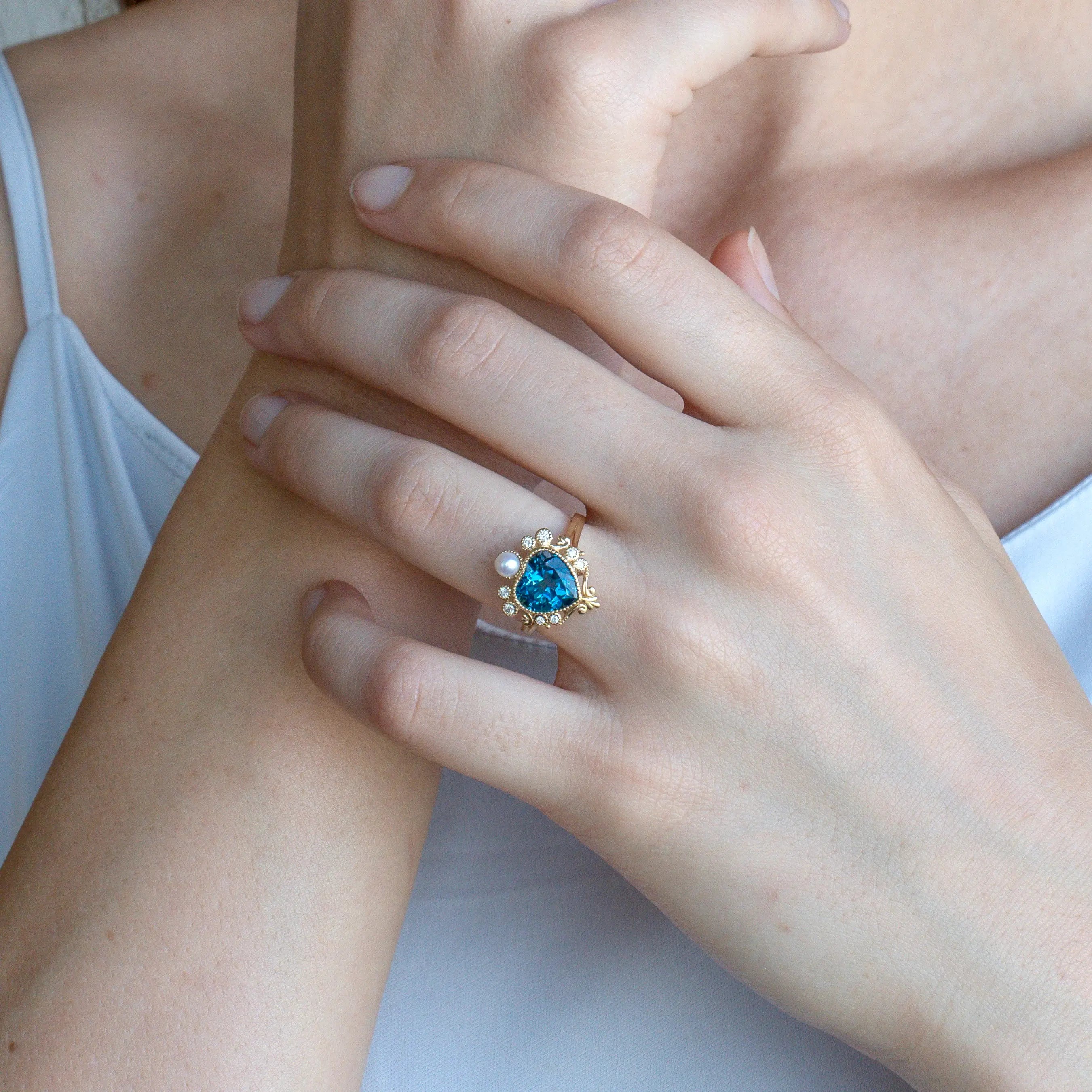 14k solid gold heart london blue topaz diamond pearl ring