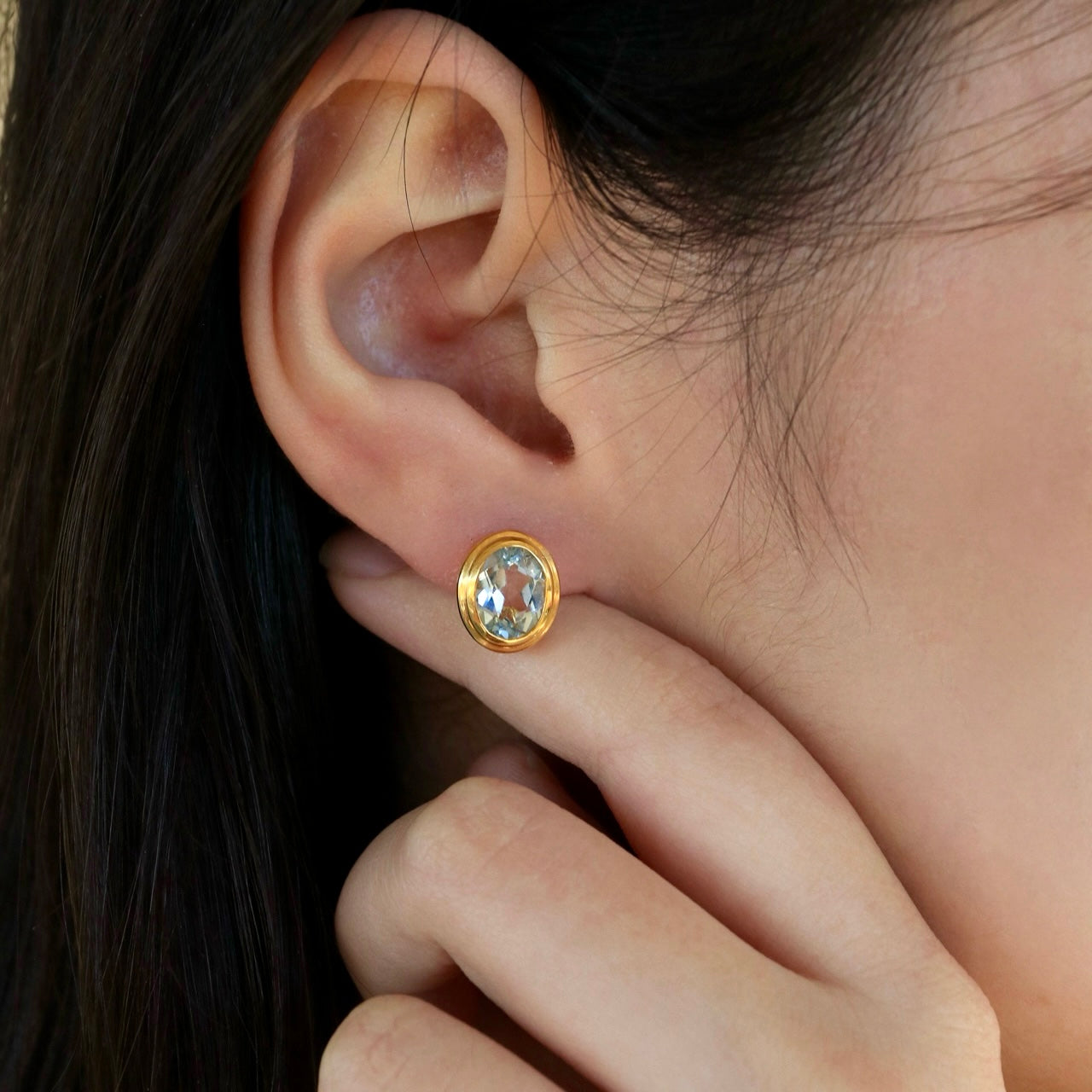 Bella Oval Aquamarine Stud Earrings 14k yellow gold