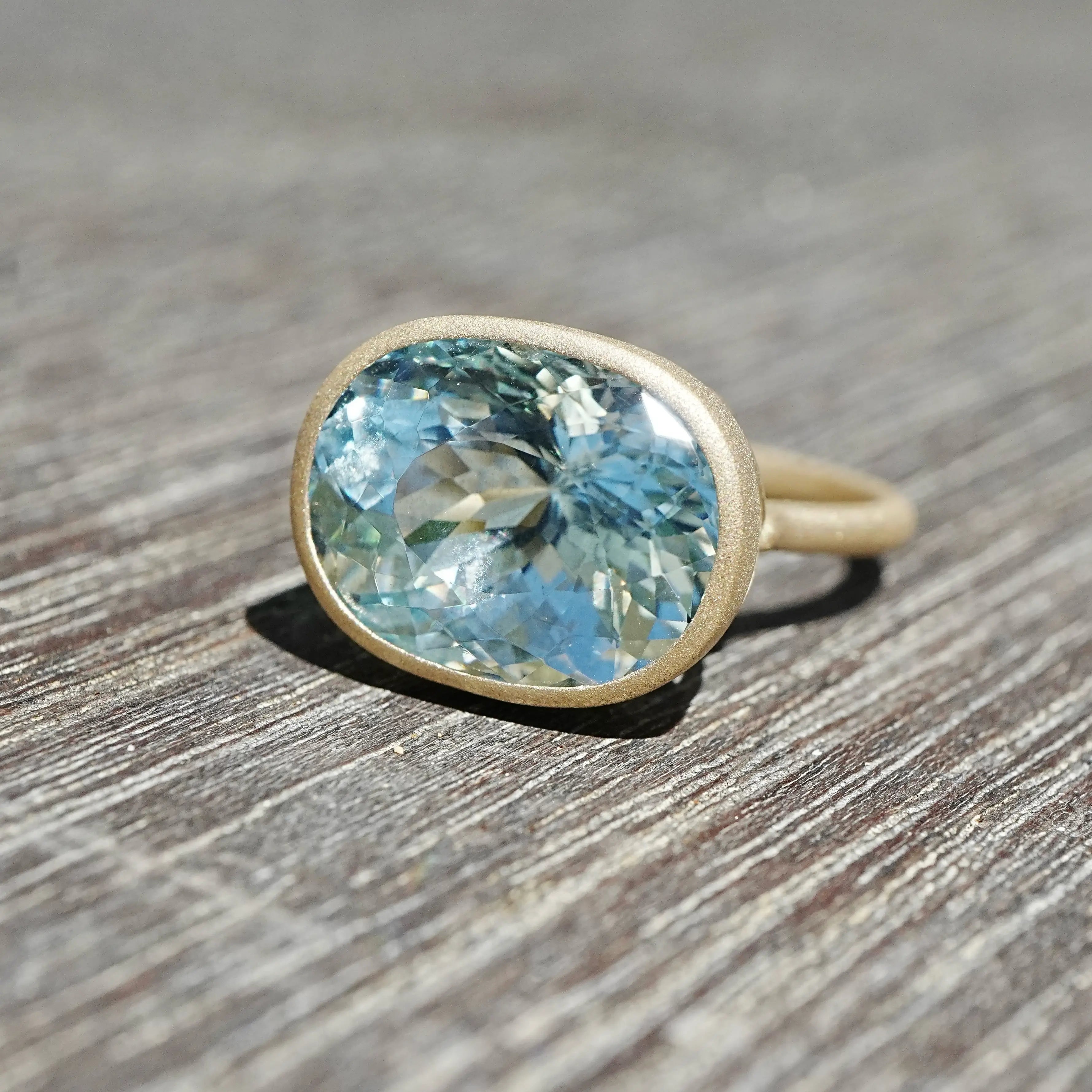 kai fine jewelry Aria Arch 8.57 ct AIGS Certified Aquamarine East-West Ring in 14k yellow gold size 7 (One-of-a-Kind)
