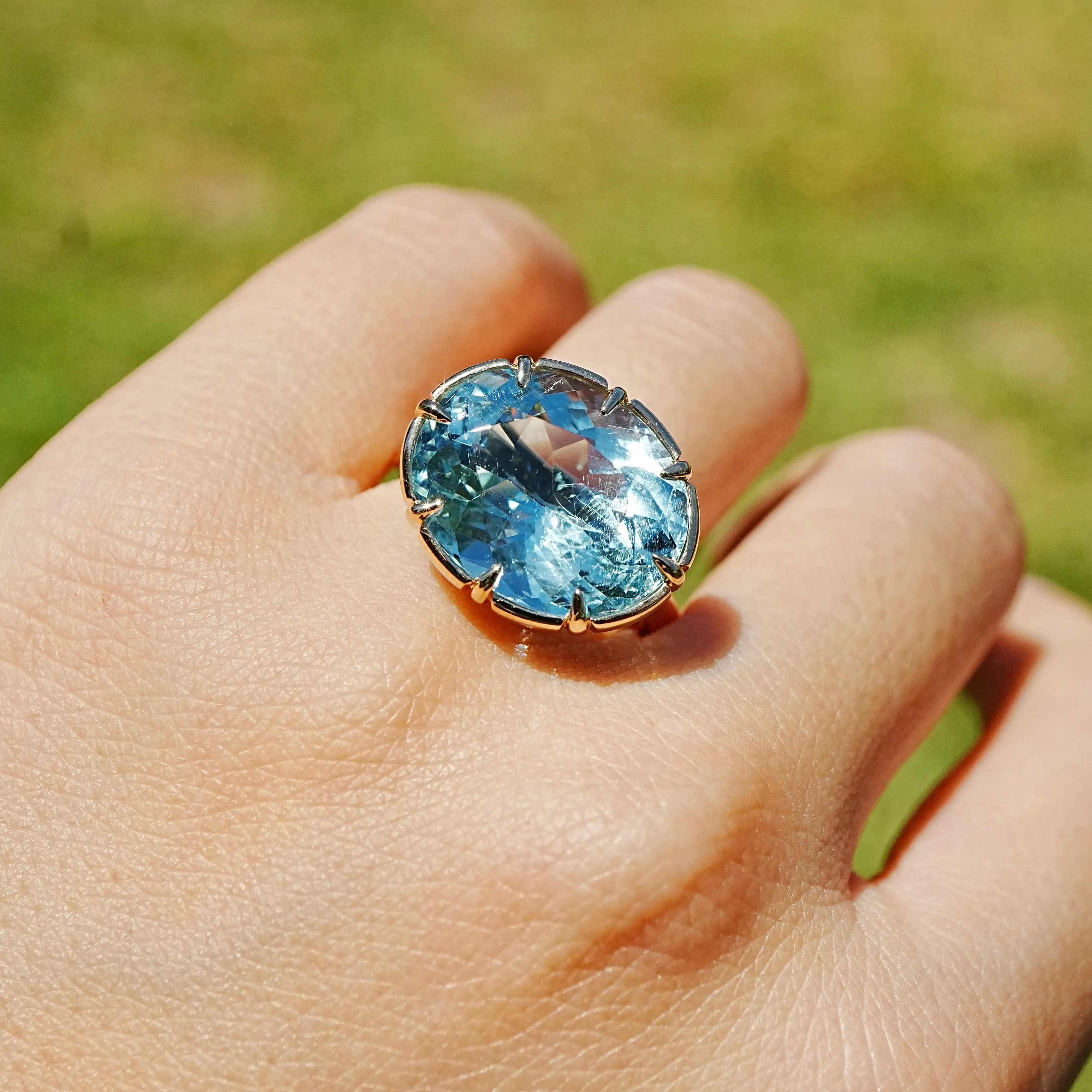 14k yellow gold Aurea AIGS Certified 9.93 ct Santa Maria Aquamarine East-West Ring