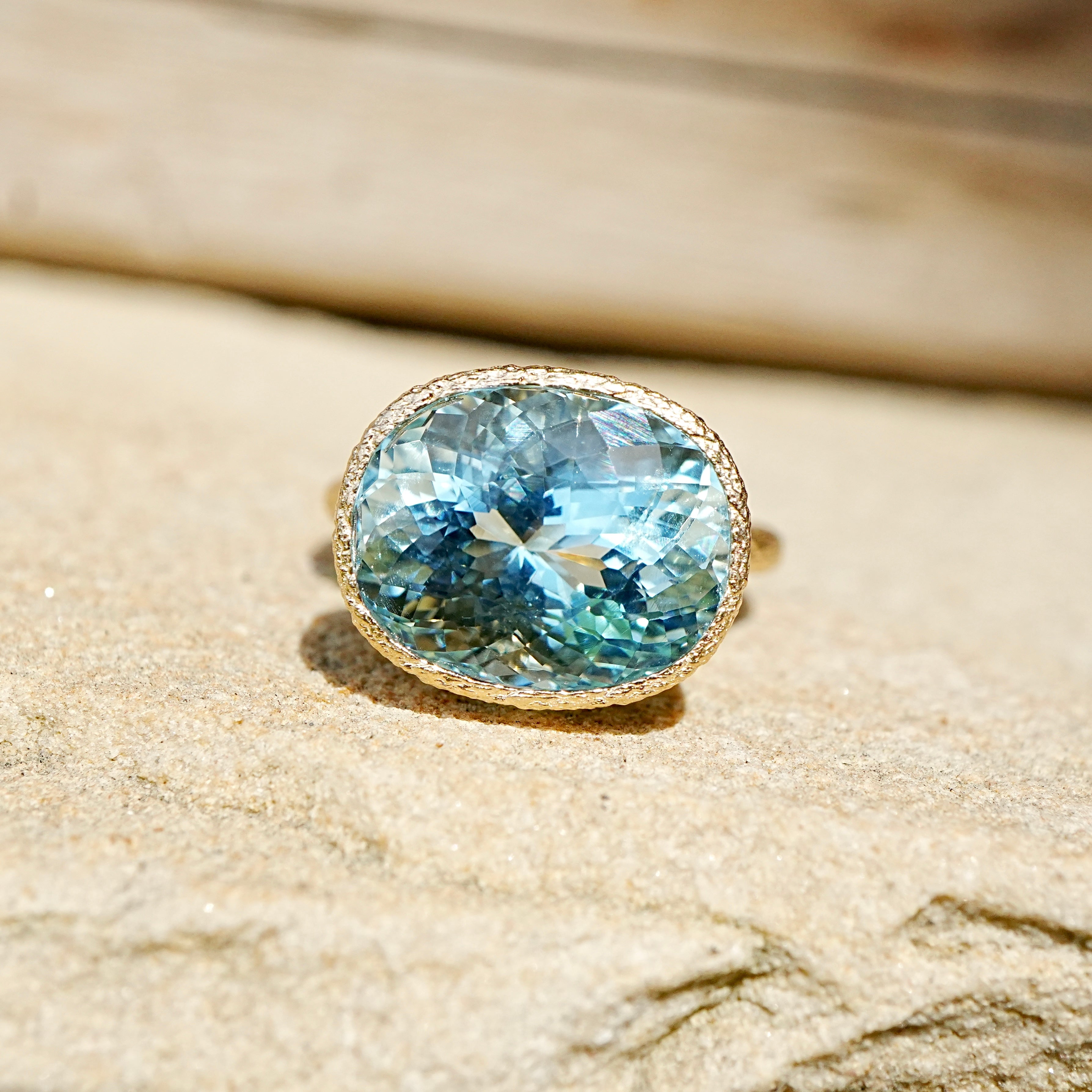 Aria Arch 8.53 ct AIGS Certified Natural Aquamarine East-West Ring (One-of-a-Kind)