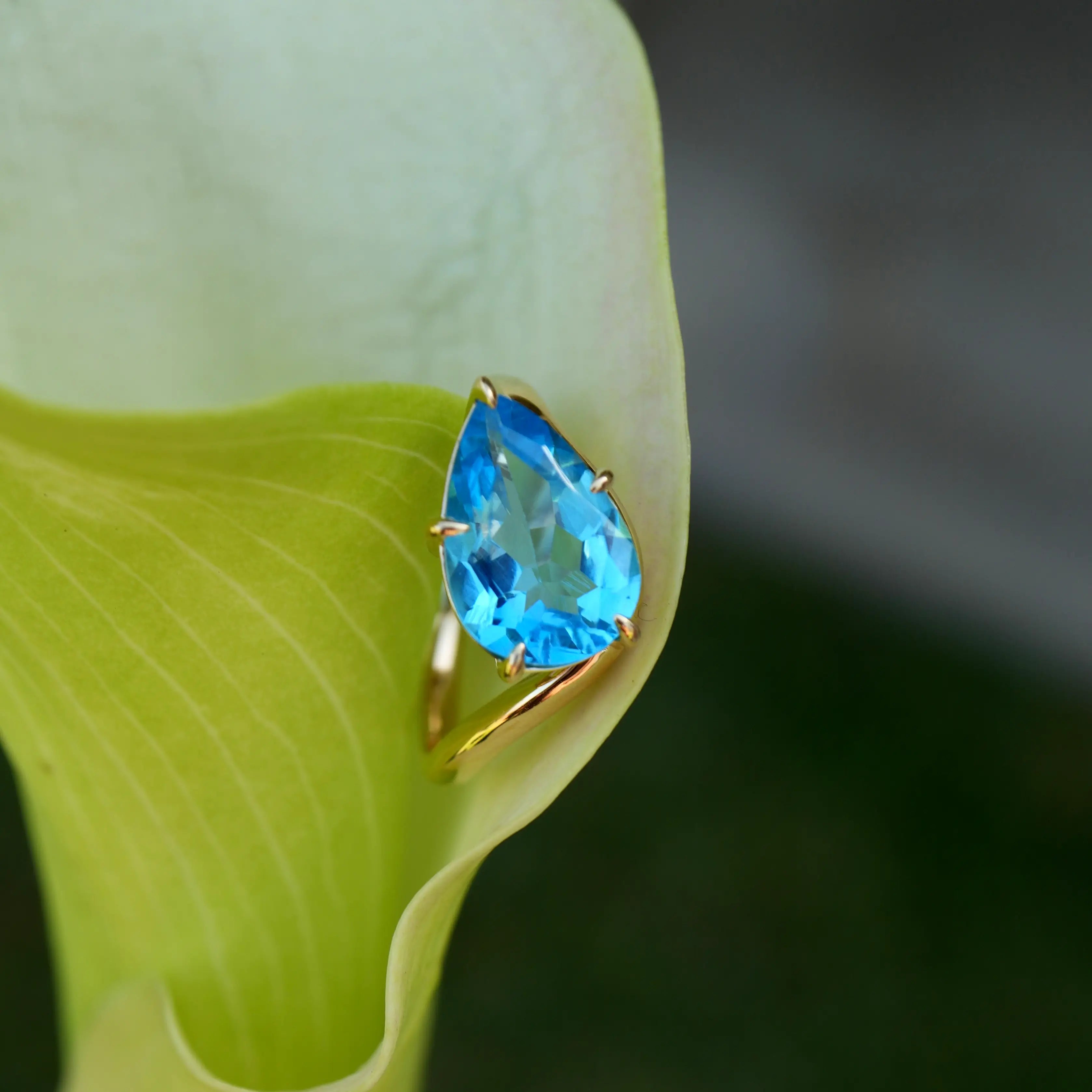 Ocean Wave Swiss Blue Natural Oval Topaz East-West Ring in 14k yellow gold 