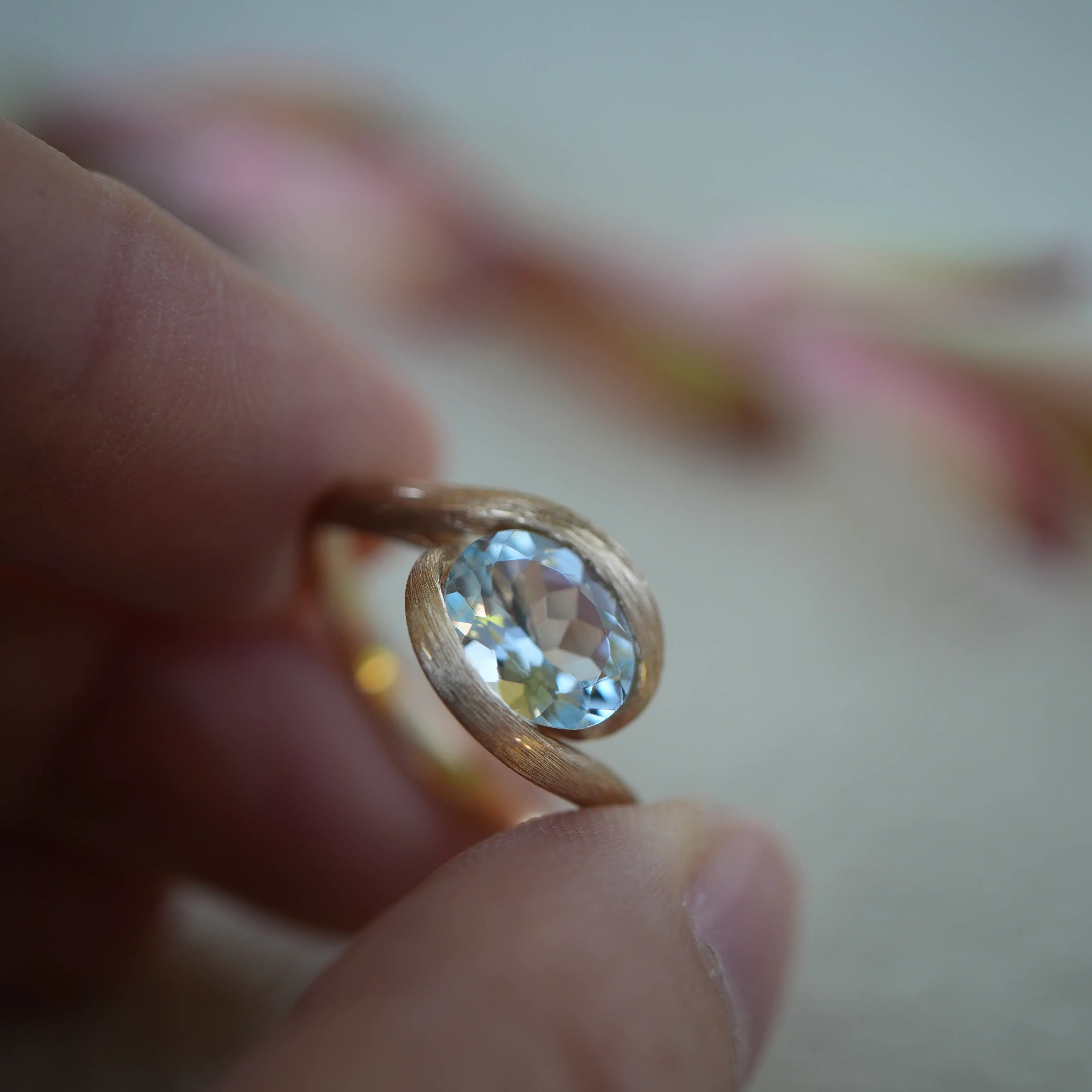 Eternal Wave Oval Natural Aquamarine East-West Ring 14k yellow gold 