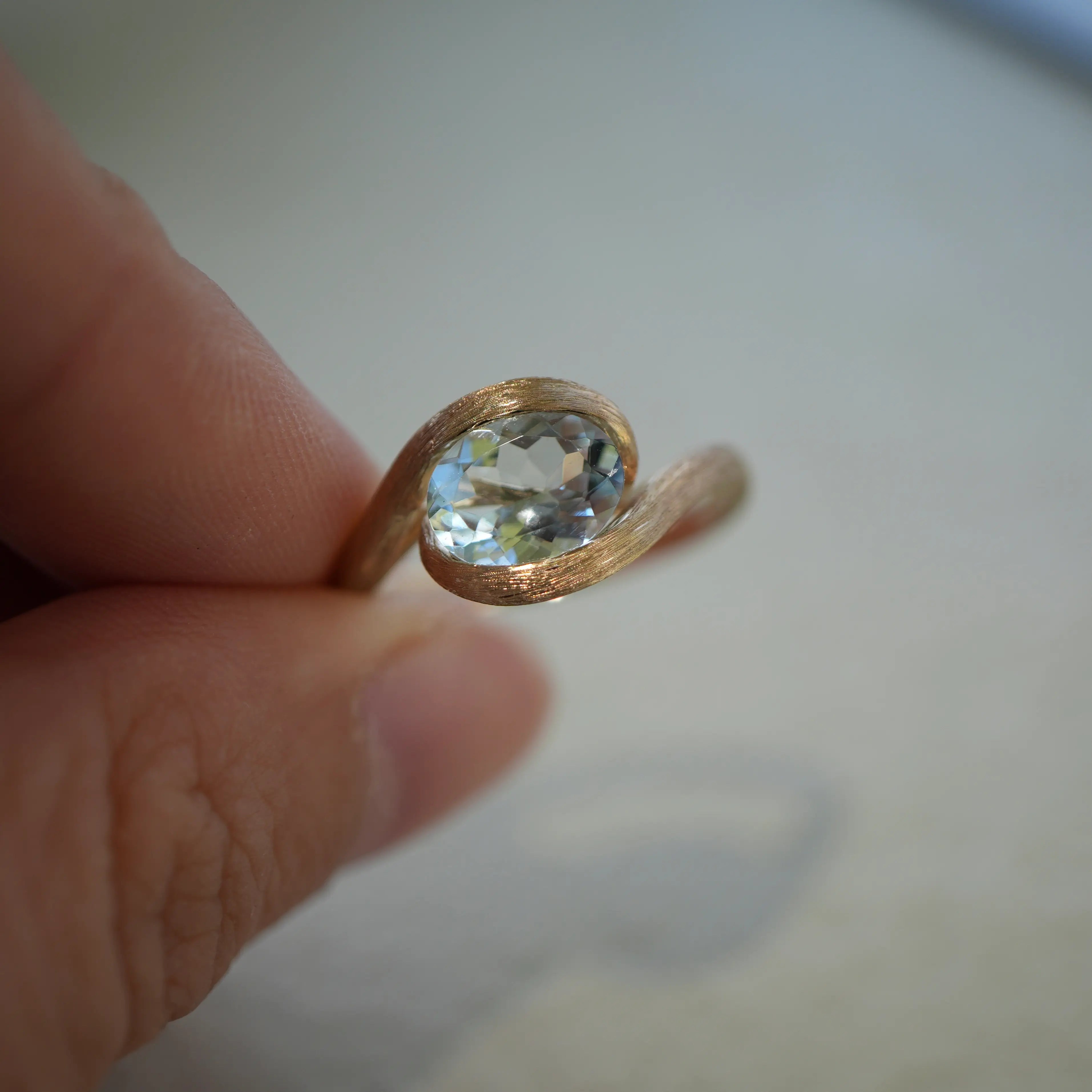Eternal Wave Oval Natural Aquamarine East-West Ring 14k yellow gold 