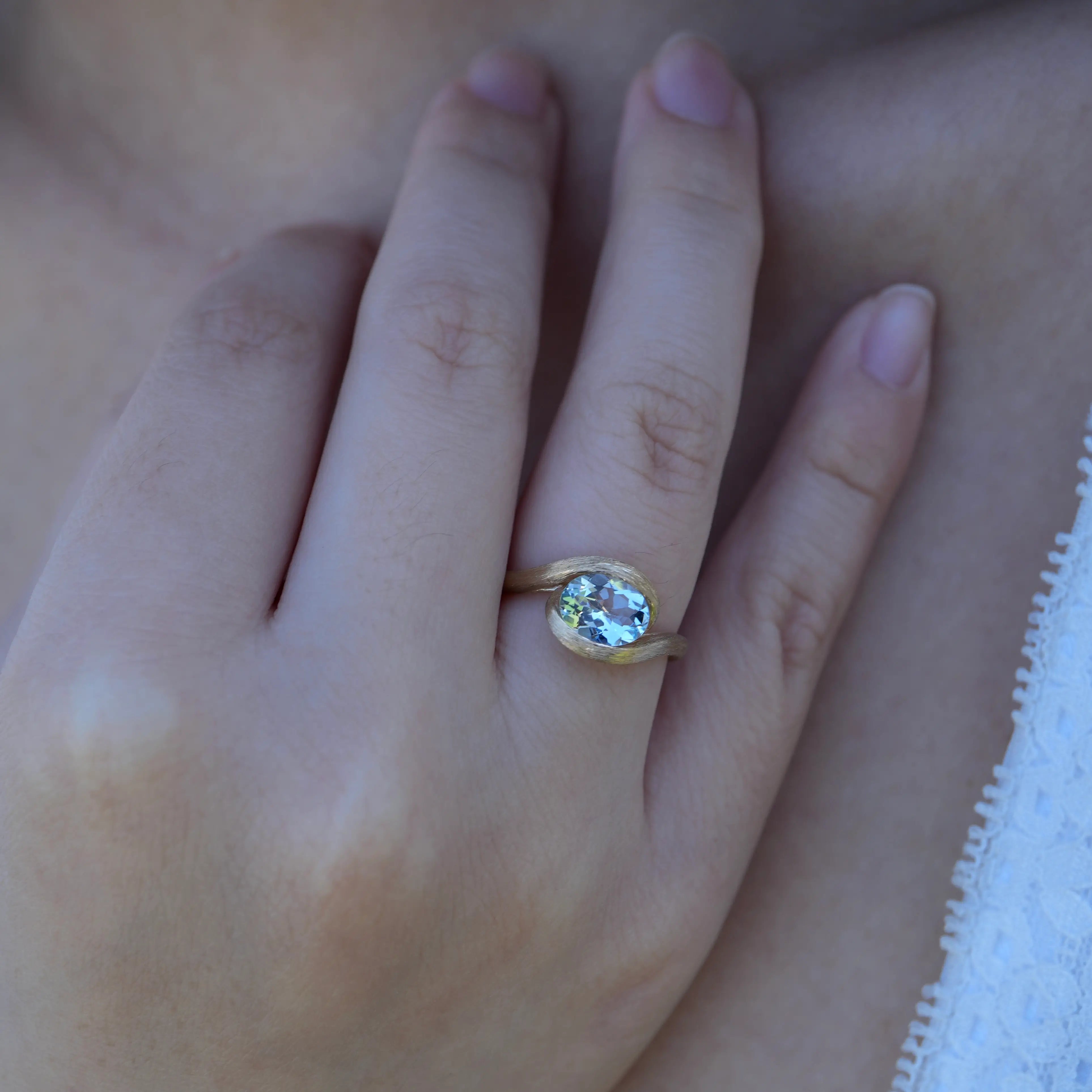 Eternal Wave Oval Natural Aquamarine East-West Ring 14k yellow gold 