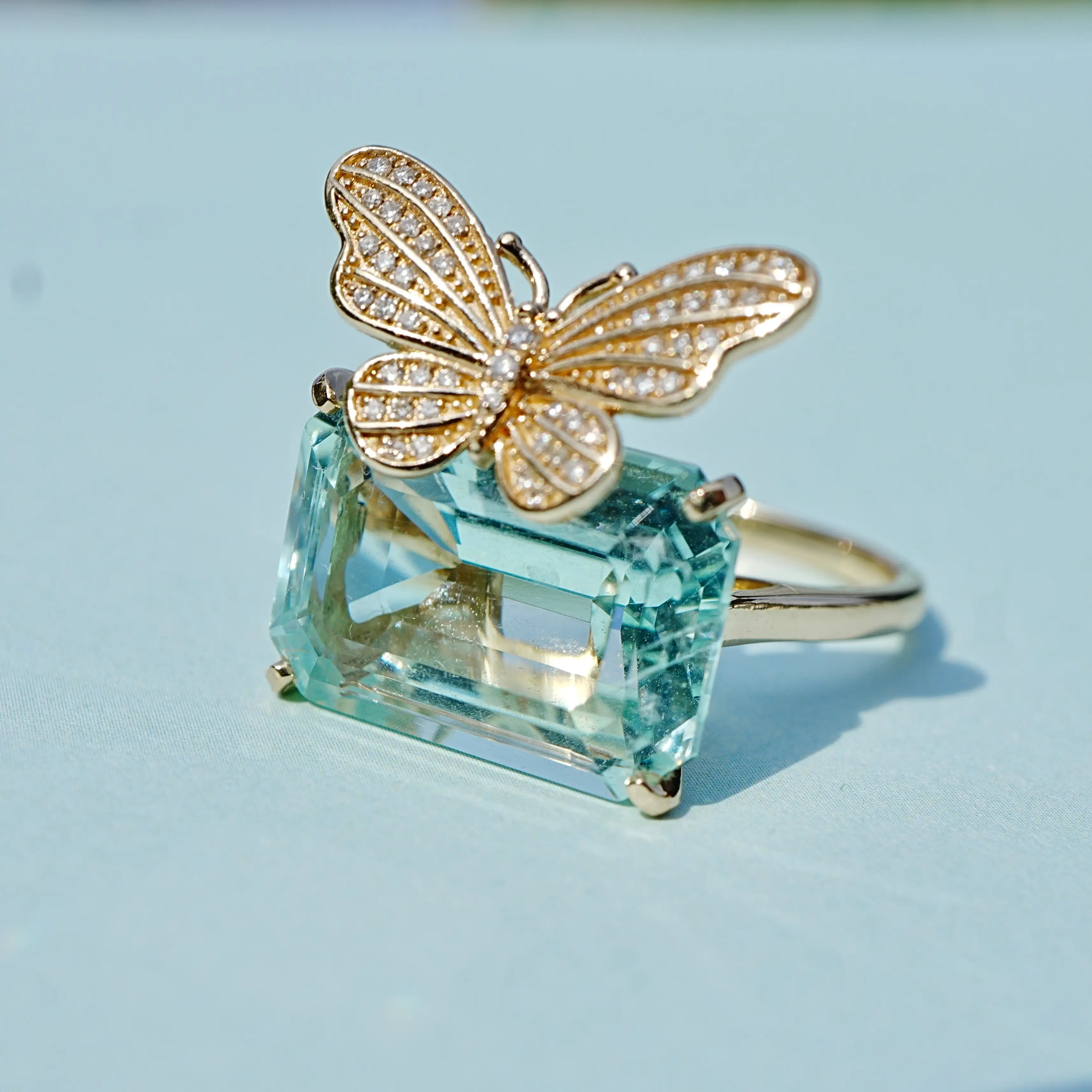 Nina Zhou x Kai Natural Diamond Butterfly on 10.70ct Aquamarine Ring in 14k yellow gold (One-of-a-Kind)