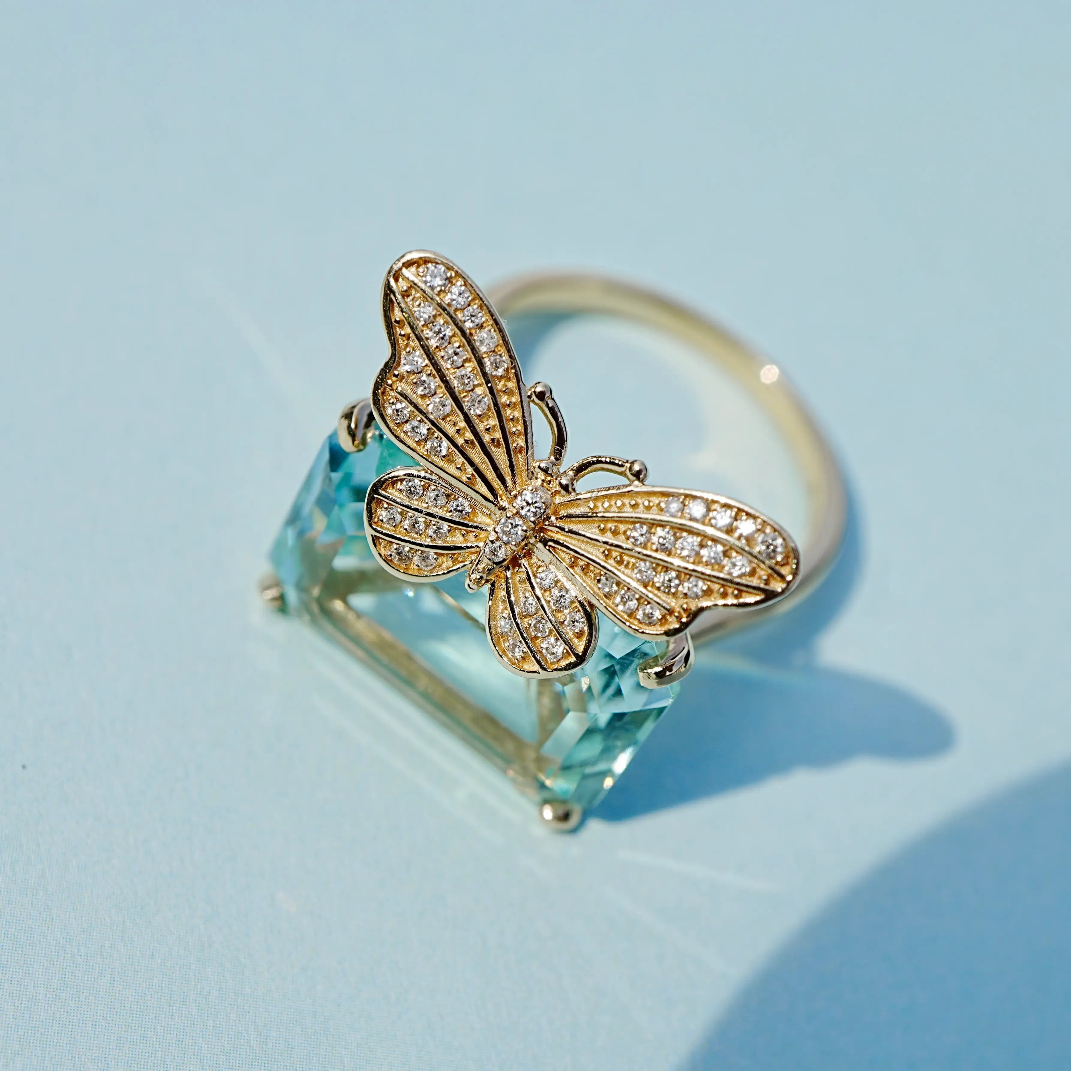 Nina Zhou x Kai Natural Diamond Butterfly on 10.70ct Aquamarine Ring in 14k yellow gold (One-of-a-Kind)
