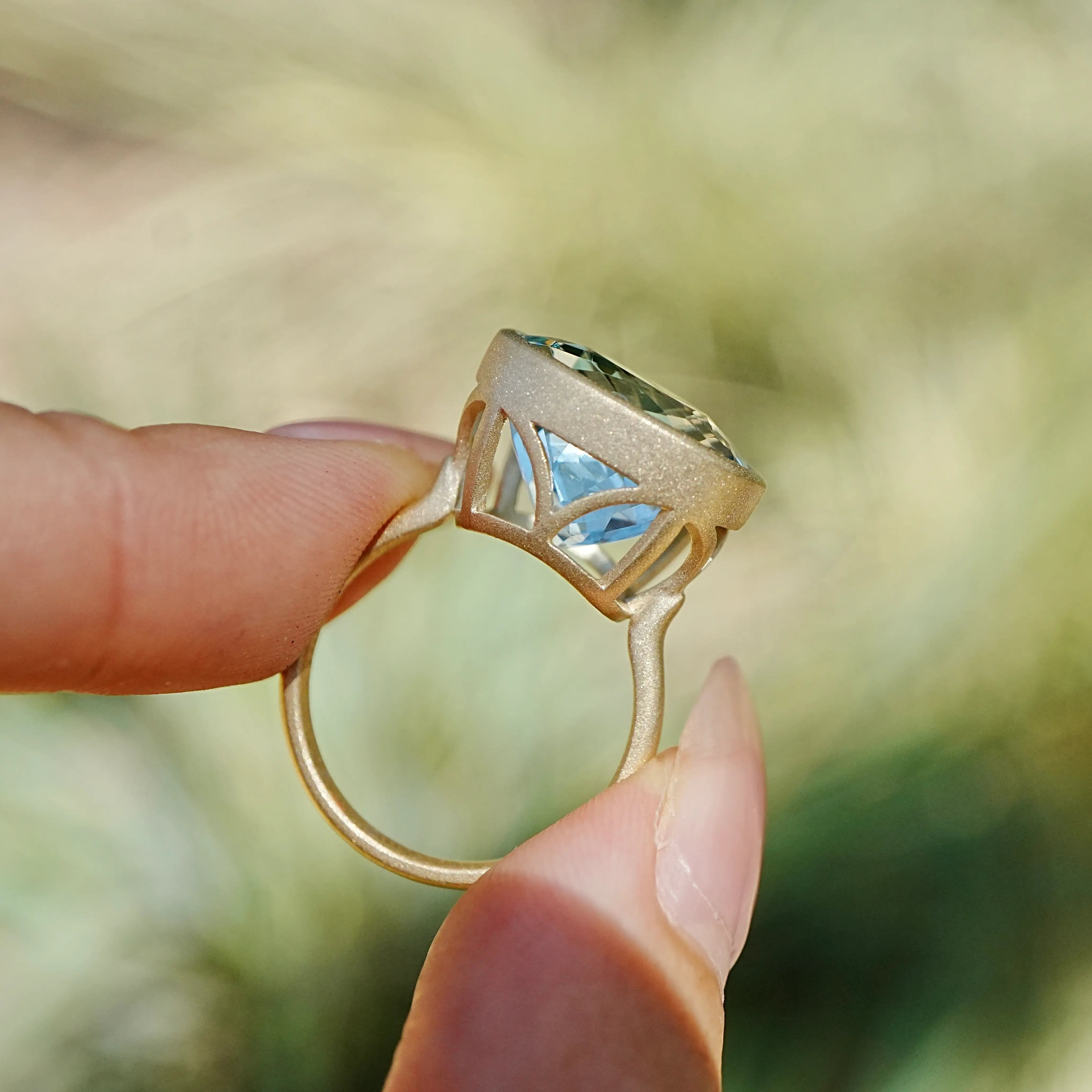 kai fine jewelry Aria Arch 8.57 ct AIGS Certified Aquamarine East-West Ring in 14k yellow gold size 7 (One-of-a-Kind)
