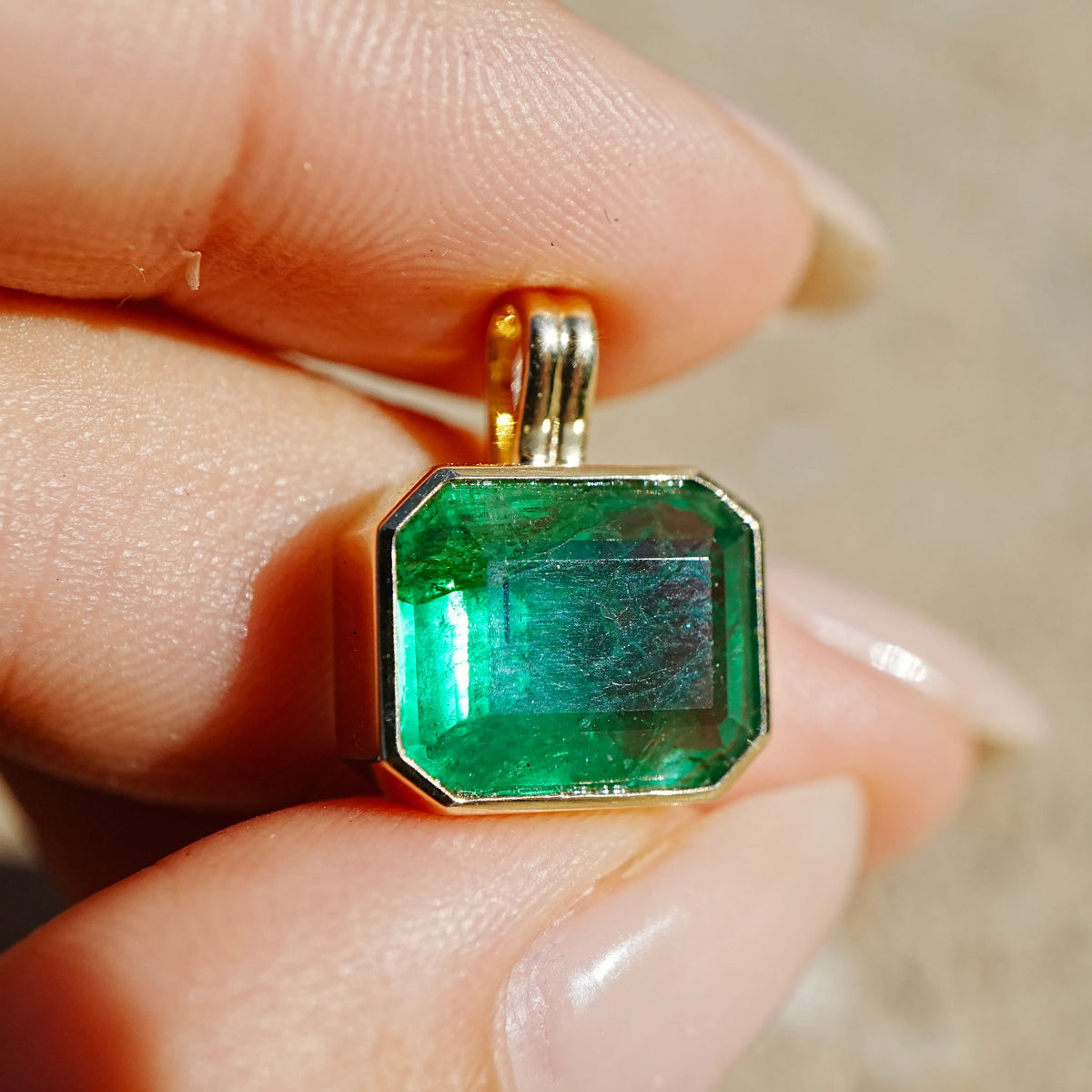Vivid Glance 5.12ct Natural Emerald Diamond Lock Paperclip Chain Necklace (One-of-a-Kind)