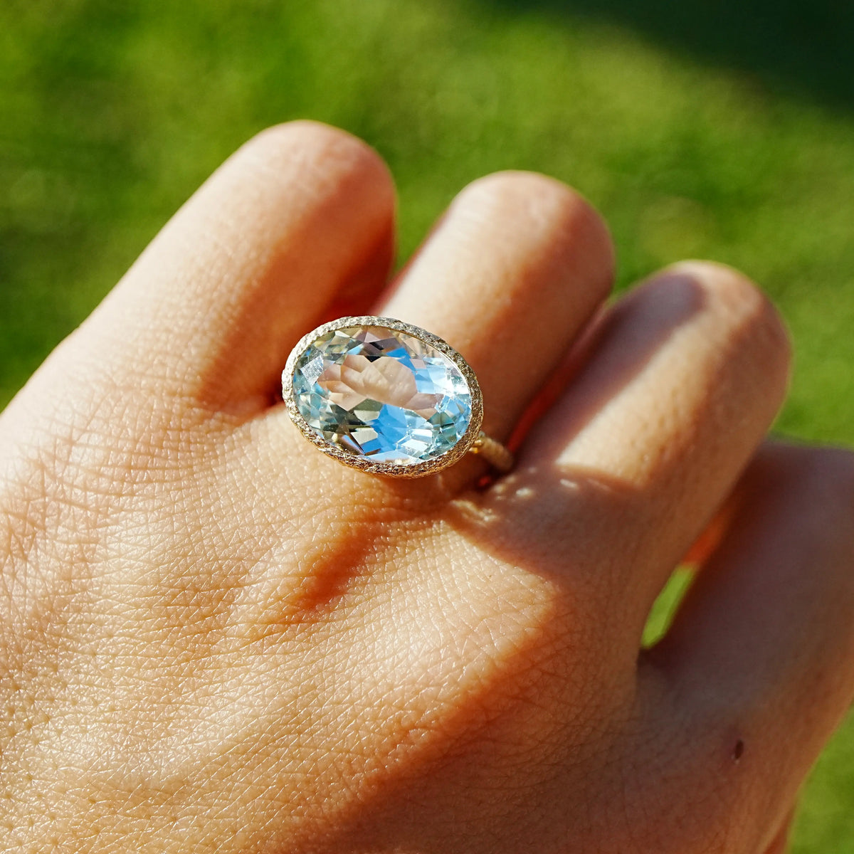 Aria Arch 5.09 ct AIGS Certified Natural Aquamarine East-West Ring (One-of-a-Kind)