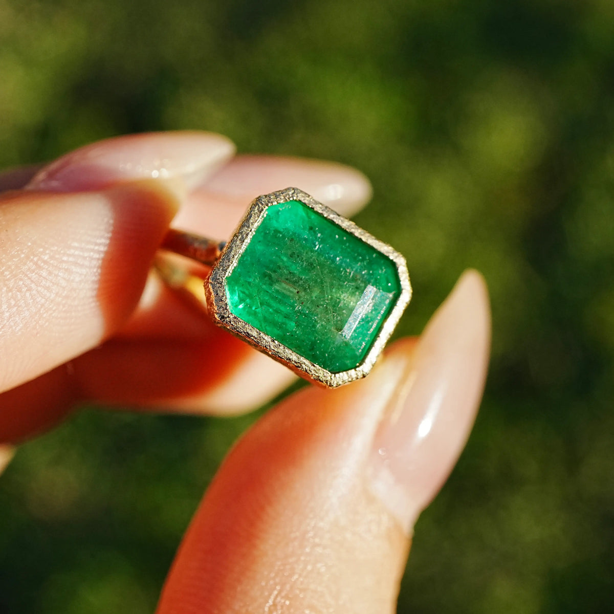 14k yellow gold Aria Arch 4.53 ct Guild Certified Natural Emerald East-West Ring (One-of-a-Kind)