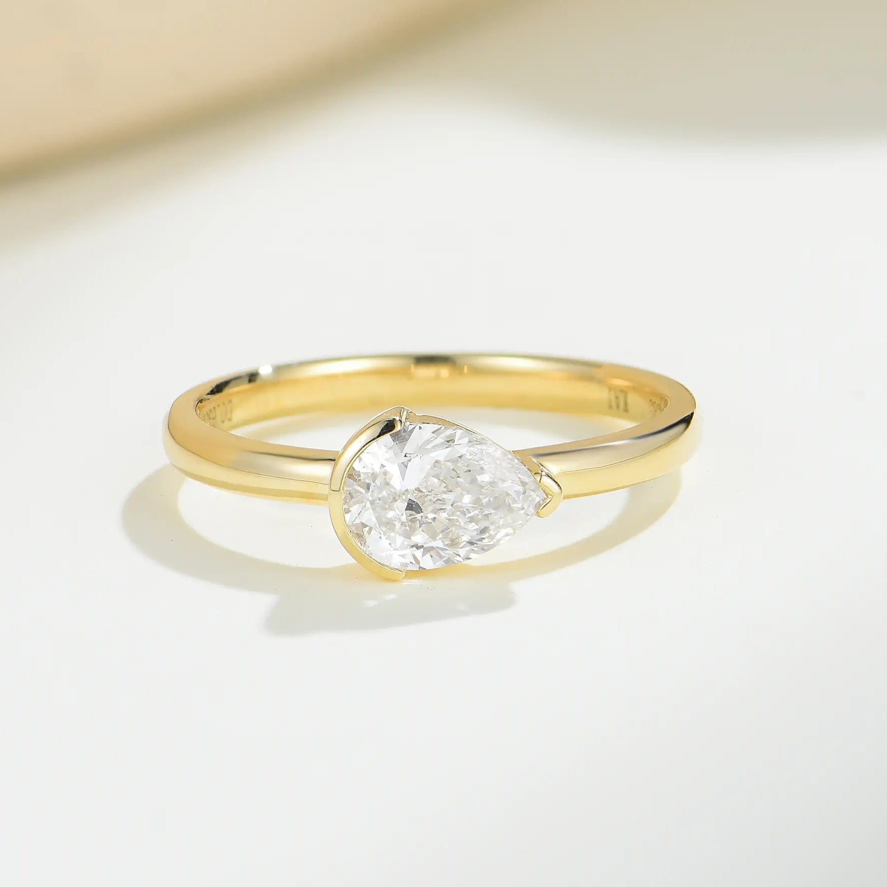 1.0 2.0 3.0 CT Pear Lab Grown Diamond East-West Ring 14k yellow gold 