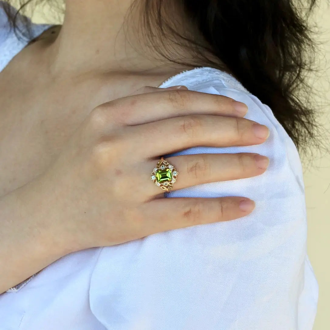 14k gold green peridot diamond cocktail ring