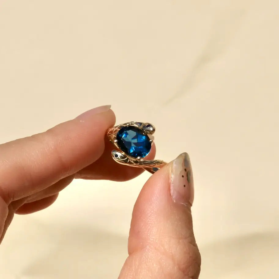 snake design vintage gemstone gold ring