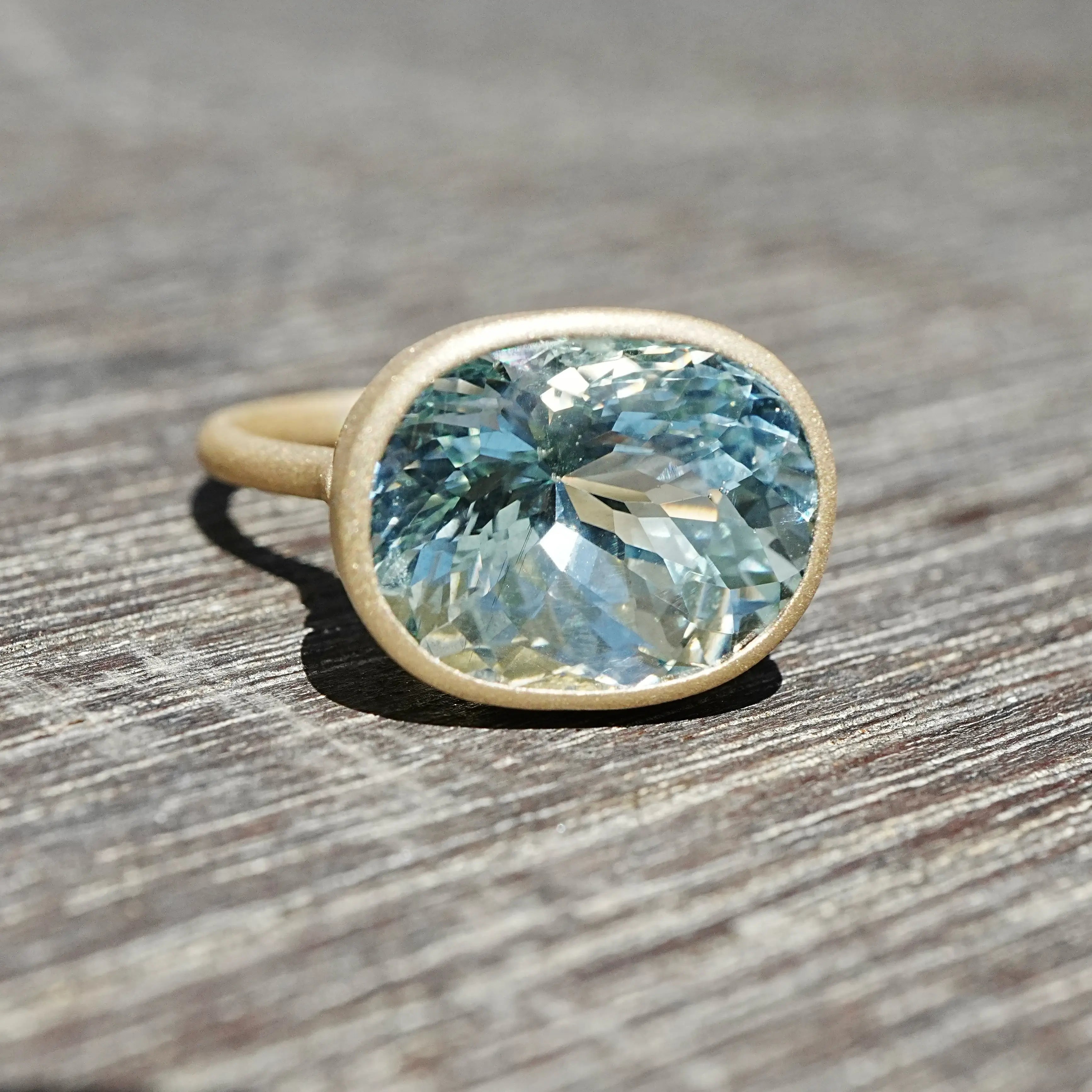kai fine jewelry Aria Arch 8.57 ct AIGS Certified Aquamarine East-West Ring in 14k yellow gold size 7 (One-of-a-Kind)