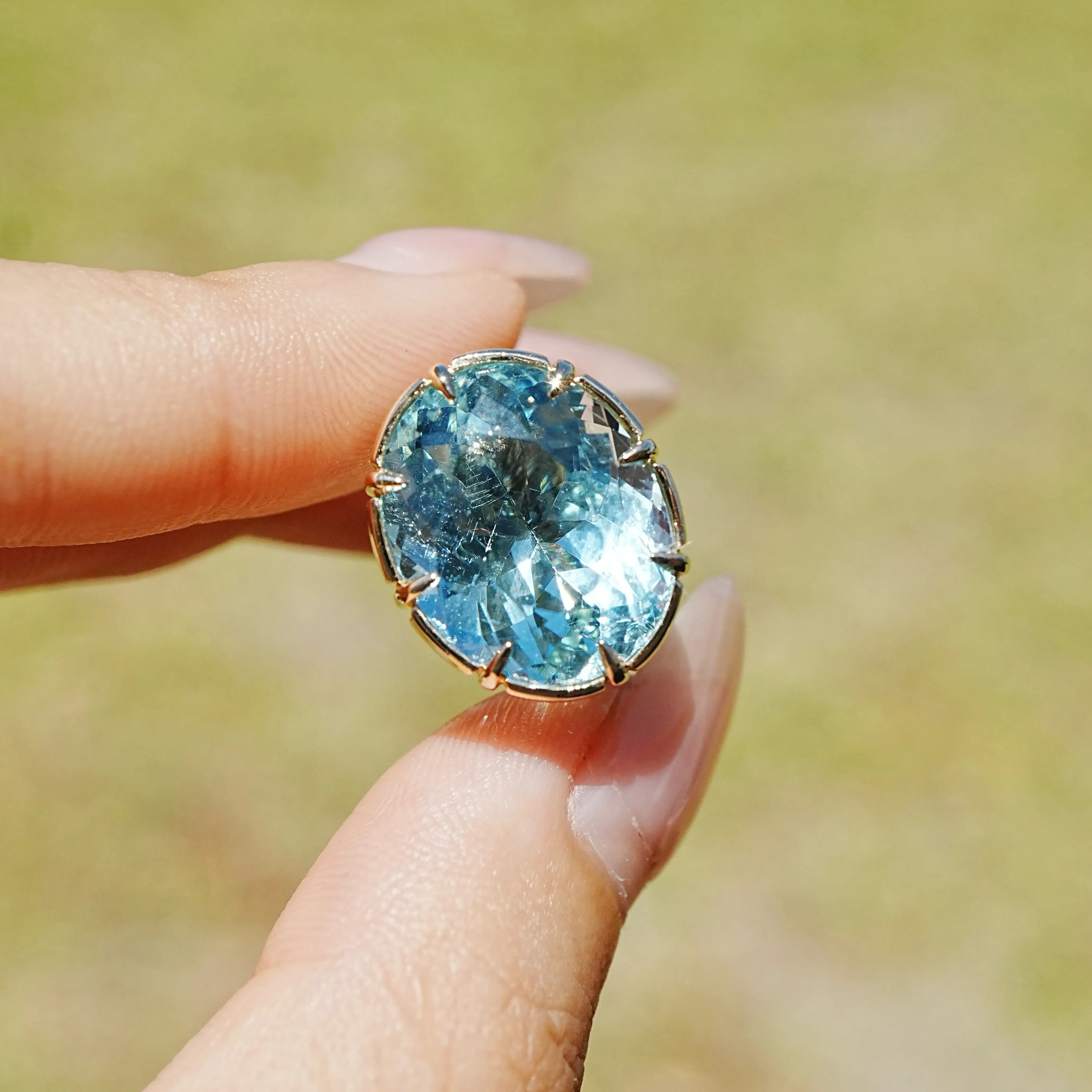 14k yellow gold Aurea AIGS Certified 9.93 ct Santa Maria Aquamarine East-West Ring