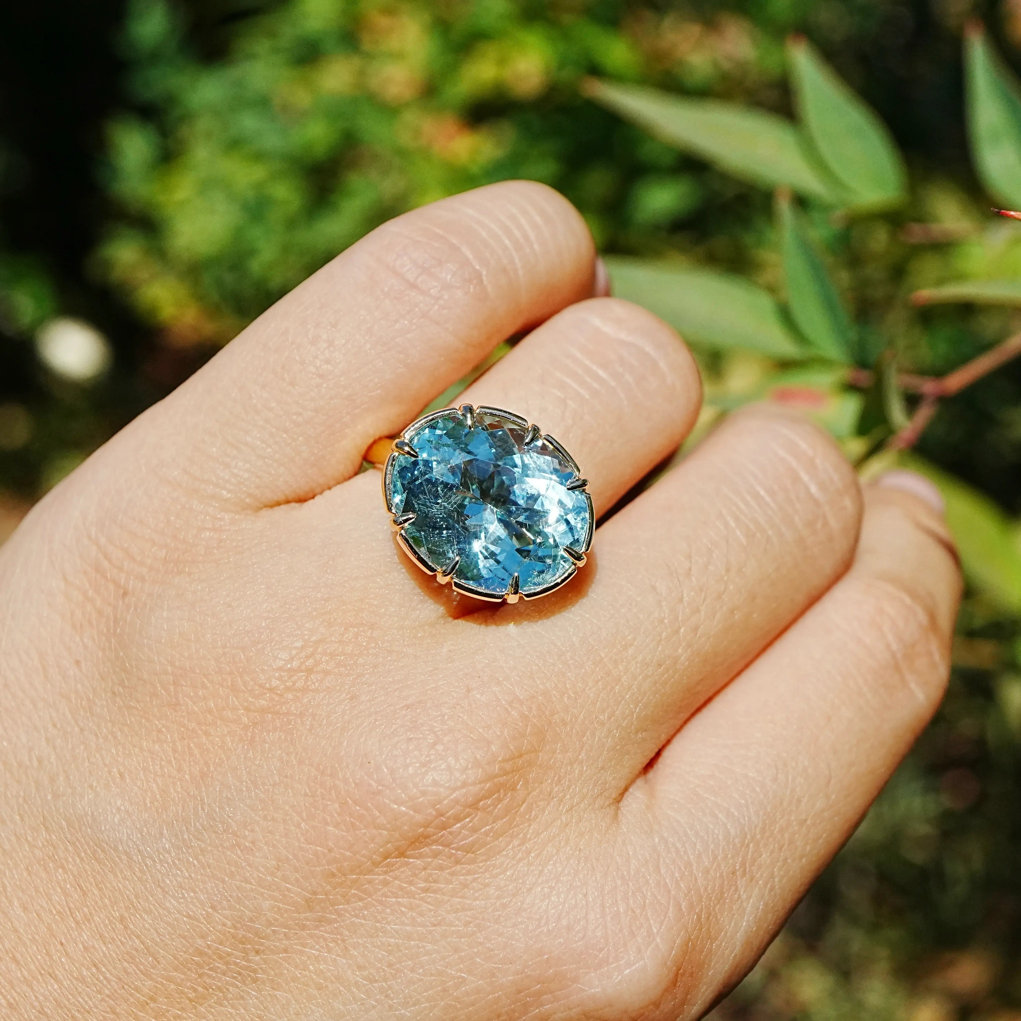 14k yellow gold Aurea AIGS Certified 9.93 ct Santa Maria Aquamarine East-West Ring