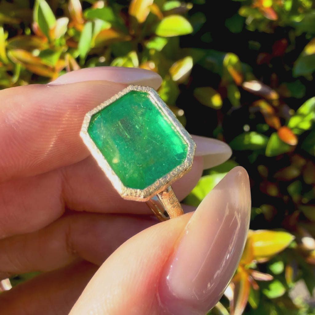 14k yellow gold Aria Arch 4.53 ct Guild Certified Natural Emerald East-West Ring (One-of-a-Kind)
